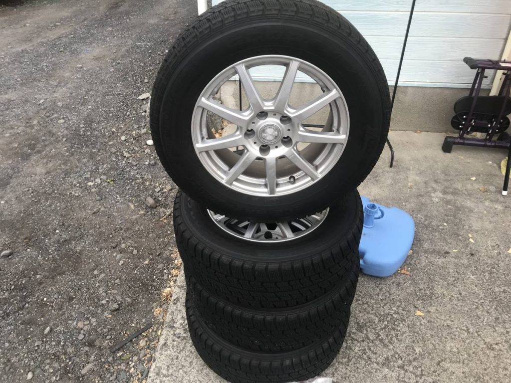 大和市より出張買取にてスタッドレスタイヤ アルミ ４本セットグッドイヤーアイスナビゼアⅡをお買取しました！